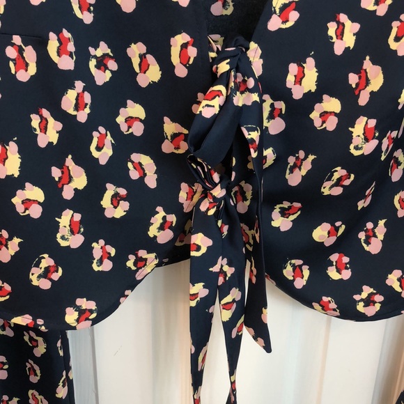 BCBG Flowy BOHO Top TIe Front - Picture 4 of 9